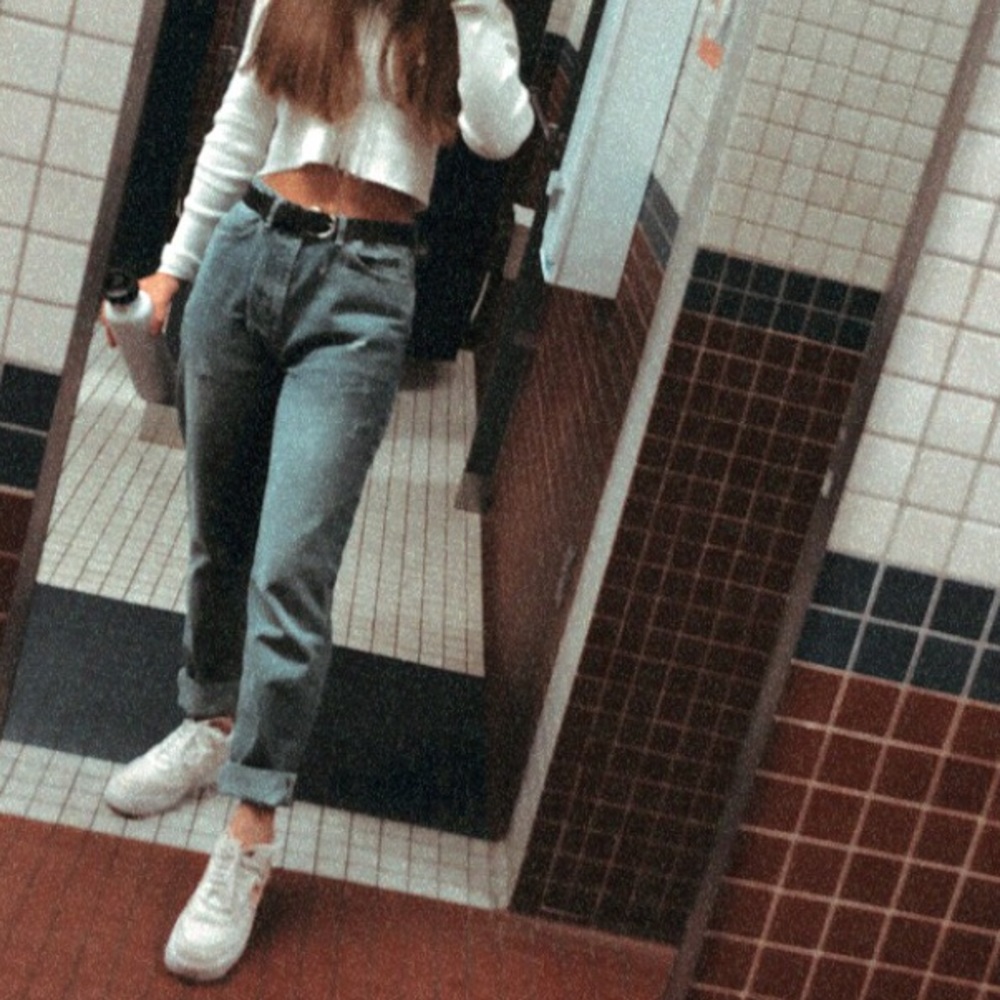 LIKE NEW BDG from urban outfitters mom jeans💙